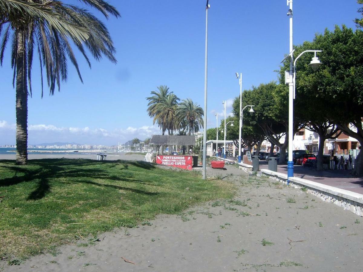 Apartment On The Beach Málaga Esterno foto