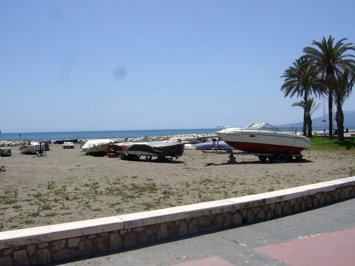 Apartment On The Beach Málaga Esterno foto